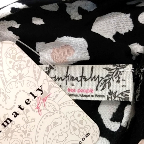 INTIMATELY FREE PEOPLE BARE IT ALL V-NECK LACE PANTY BODYSUIT SIZE SMALL - Picture 8 of 9